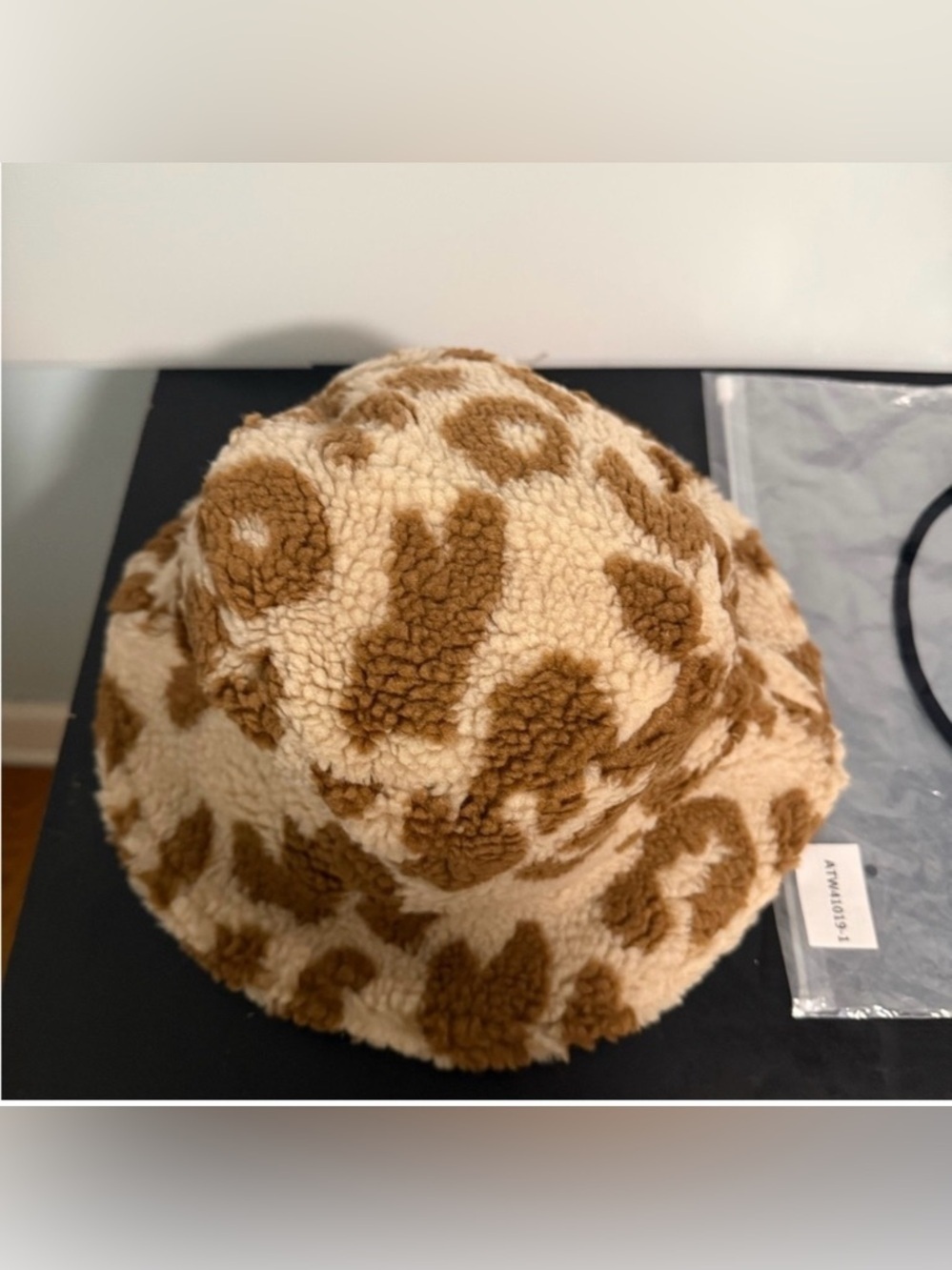 Bucket Hat Leopard Print Sherpa women’s small.